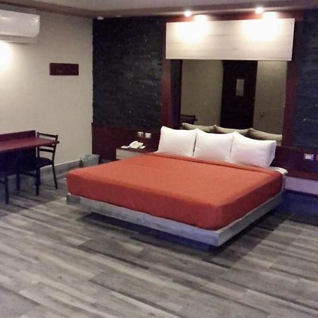 Hotel Plaza Arteaga Монтеррей Экстерьер фото
